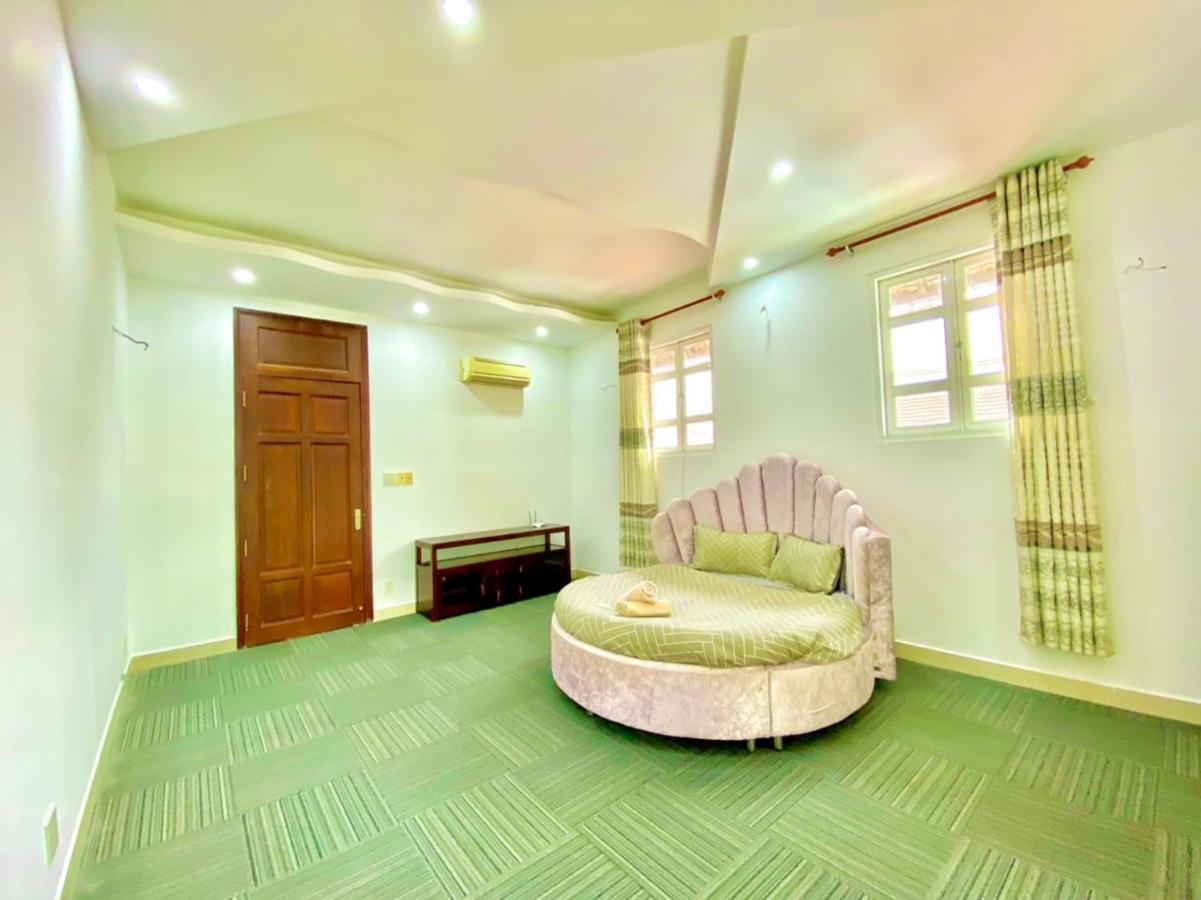 Gem 15, Biet Thu 8 Phong Ngu Lon, Ho Boi Lon Villa *